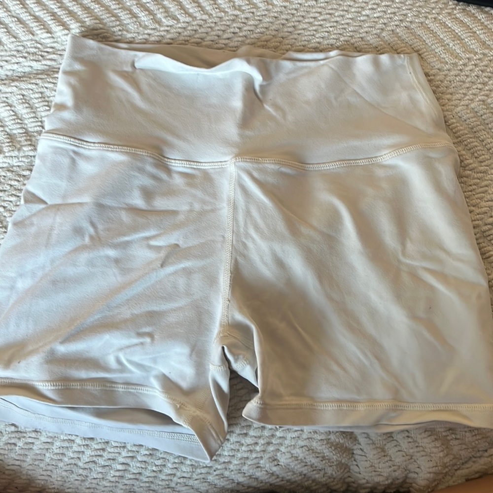 Powder white ECHT force scrunch shorts, US XL